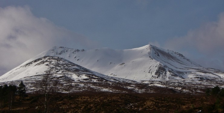 Extensive snow cover Beinn Eighe. I'd kill for a pair of skis!