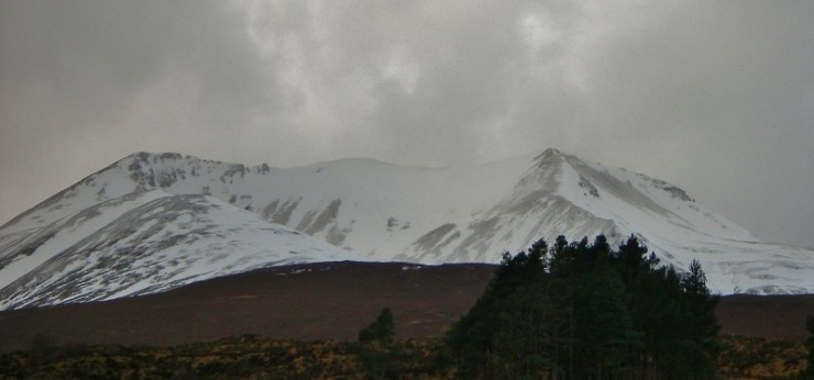 As usual, there is more snow on the east end of Beinn Eighe away from the coast.