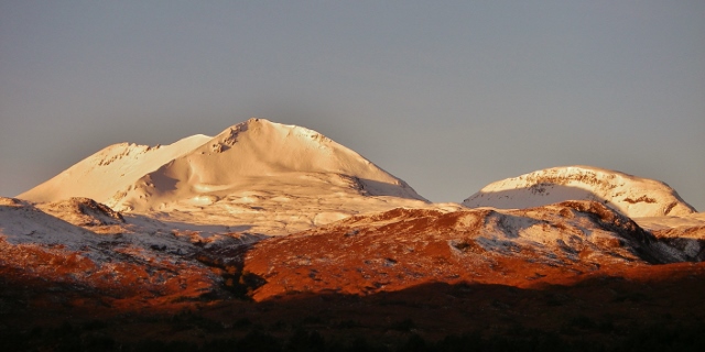 Alpenglow on Creag Dhubh and Ruadh-stac Beag.