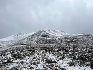 Strong winds and snow showers