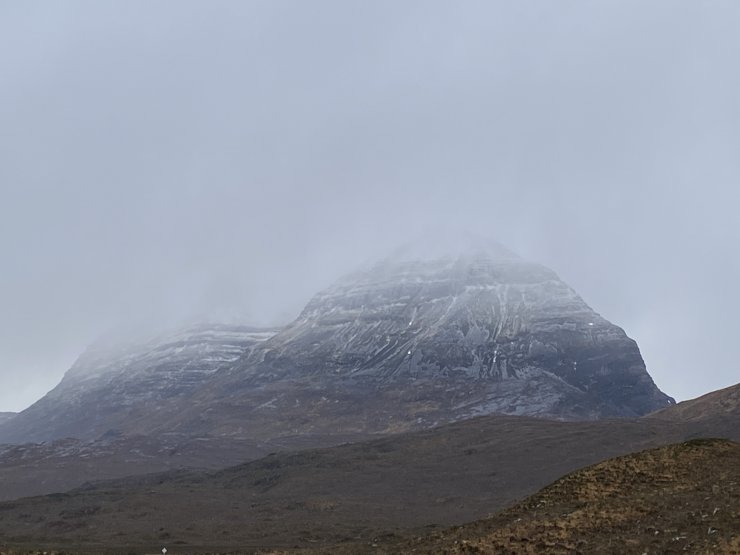 Liathach this morning. very little snow, but this will have developed somewhat during the day. In particular, with the winds today, the main deposition will have been round the back in the North facing coire's.