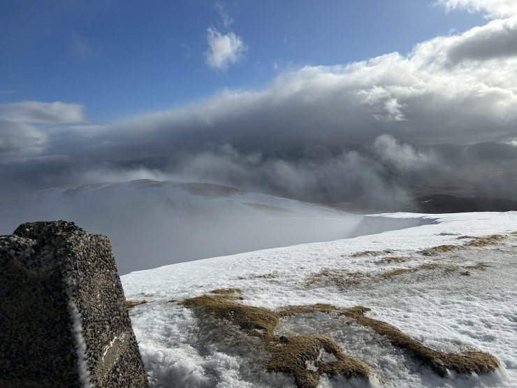 Fionn Bheinn corrie rim